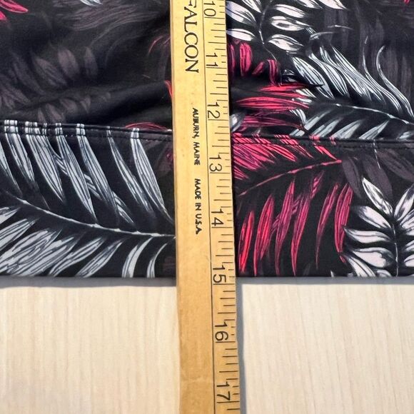 Fabletics Pink Black Hawaiian Style Marcia Sports Bra 2X XXL Athletic Workout - Picture 9 of 13